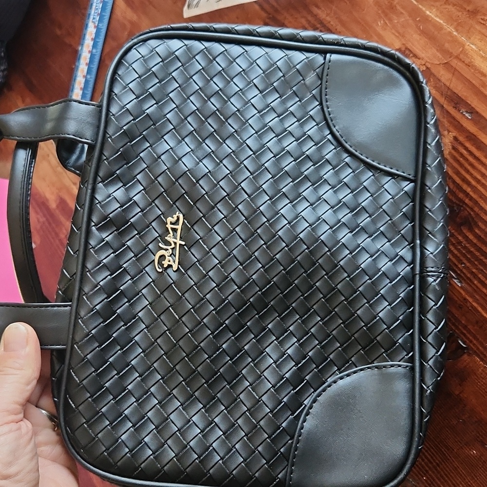 Boyatu Black Make up travel Bag โ NWT โ Woven Leather โ Silver Hardware โ Classy - Picture 7 of 15